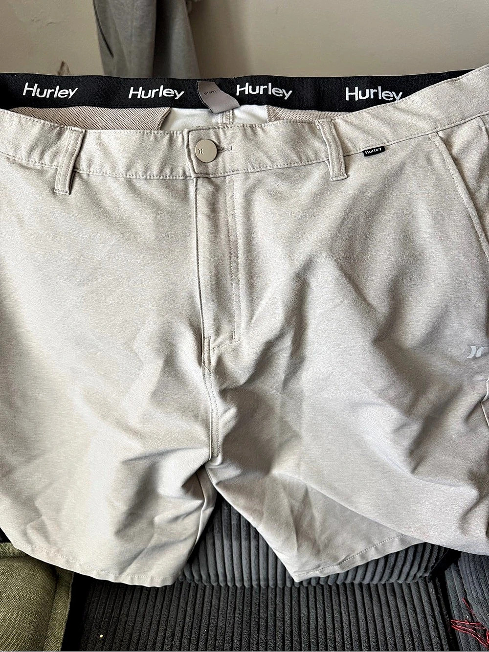 Hurley Hybrid Shorts Beige Size 40 Like New